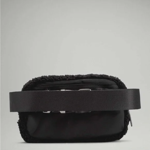 Lululemon fleece everywhere bag, guc - Picture 1 of 5